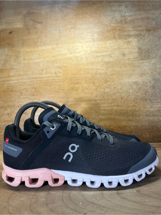 On Running Shoes - On Cloudflow REFLECTIVE Womens Size 7 Wide Running Shoes Sneakers Rock Rose Pink